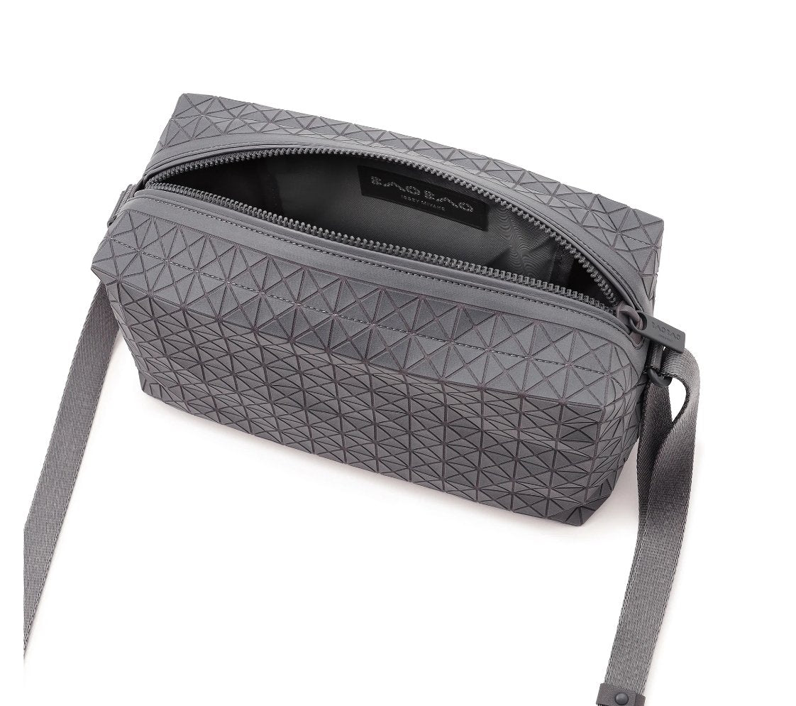 ISSEY MIYAKE Saddle one tone斜揹袋(團購) - jbh852