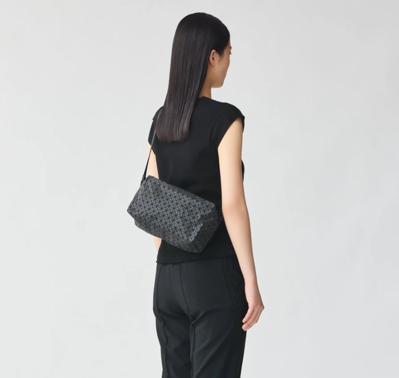ISSEY MIYAKE Saddle one tone斜揹袋(團購) - jbh852